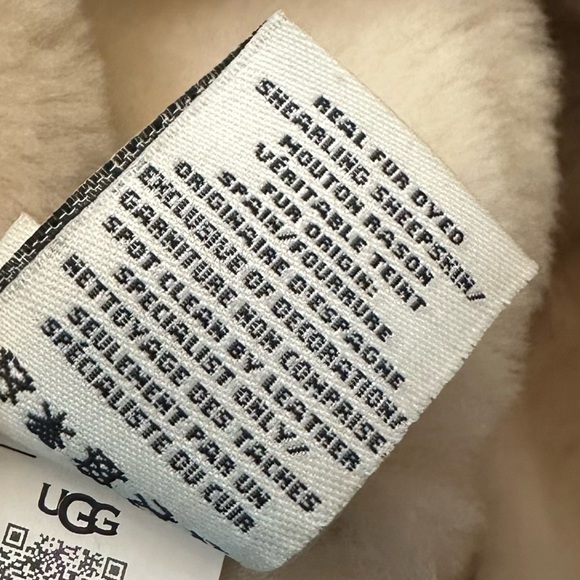 UGG Tan and Cream Classic Sheepskin Shearling Bucket Hat 51028 main image 2